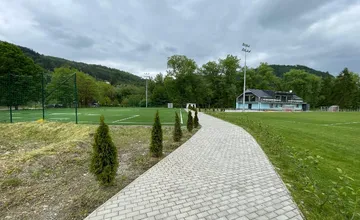 Na futbalový areál v Brodne si posvieti kontrola. Podnikateľ má dostať 750-tisíc, poslancom chýbajú posudky