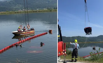 FOTO: Hasiči vytiahli z Vodného diela Žilina havarované auto a odstránili ropnú škvrnu z hladiny. Cvičenie bolo úspešné