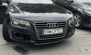 Vodič narazil do auta v Čadci, z miesta ušiel. Na značke ostala čierna farba, majiteľ hľadá svedkov