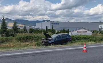 Nehoda v Strečne spomalila premávku na ceste I/18. Vodiči stoja v kolónach obojsmerne