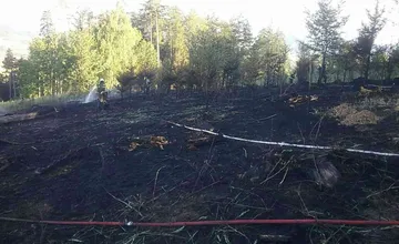 V obci Gbeľany horelo 2-tisíc metrov štvorcových lesa, hasičom pomáhal aj dron