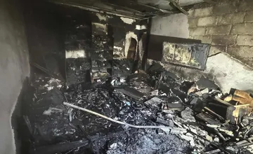 FOTO: Rodine zo Žiliny zhorela strecha nad hlavou. Dobrovoľní hasiči chcú pomôcť zbierkou