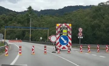 Spomienka na časy pred diaľnicou? Pre opravu mosta sa pri Čadci tvoria dlhé kolóny