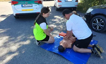 Od prevencie rovno k zásahu: K nehode došlo len pár metrov od miesta, kde učili prvú pomoc