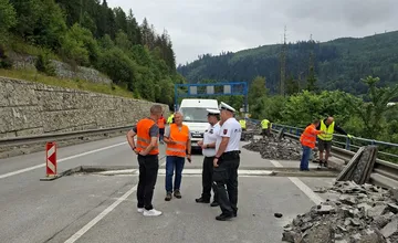 Komplikácie na kysuckých cestách sa zmiernia: Uzavretý úsek sprejazdnia skôr, ako sa očakávalo