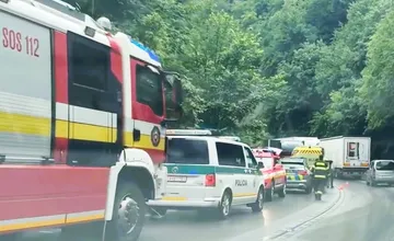 Majú nehody pod Strečnom spoločného menovateľa? Vozovku pod hradom zdrsnili