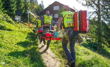 Horskí záchranári zasahovali na Chate pod Suchým. Ich pomoc potrebovala staršia žena