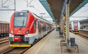Vlaky v Žilinskom kraji budú jazdiť bez vlakvedúcich, čaká ich prepúšťanie. Čo sa zmení pre ľudí?