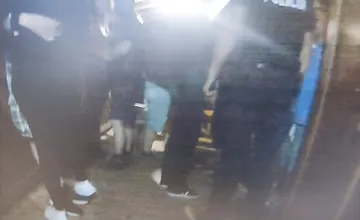 Ku chatám v Ružomberku boli privolaní policajti. Riešili rozlúčku so slobodou aj skupinu Čechov