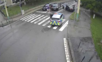V centre Žiliny havarovali tri autá, zrazili sa na frekventovanej križovatke
