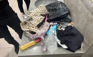 Na toaletách v obchodnom centre v Žiline ležala opitá žena. Policajti pri nej našli aj ukradnuté veci