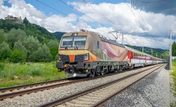 Nehoda, ktorá mohla skončiť tragicky. Opitého muža v Turci prešiel vlak, vyviazol bez vážnejších zranení 