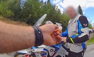 FOTO: Výstrahou neboli ani časté nehody. Na Orave chytili na mol opitého motorkára