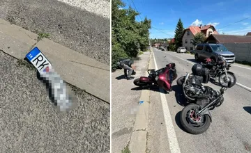 Vodič auta spôsobil nehodu troch motocyklistov na Orave. Z miesta ušiel, ostala tam „ŠPZ-ka“