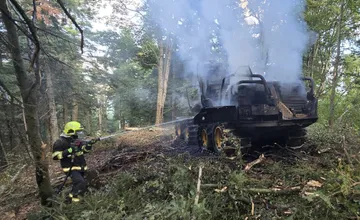 FOTO: Škody sú v státisícoch eur. Požiar v Turci zničil drahú techniku