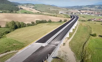 Ako pokračujú práce na diaľnici D1 v úseku Hubová - Ivachnová? Video zachytáva aj najdlhší most