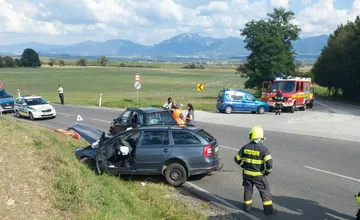 Na križovatke v Turci došlo k vážnej nehode. Zranili sa štyri osoby