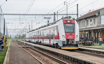 Vlaky prechádzajúce Žilinou budú výrazne meškať. Na železnici bola nahlásená bomba