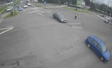 Na križovatke Košická havaroval kamión a auto, dve nehody obmedzujú dopravu