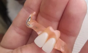 Na Vlčincoch sa našla dôležitá lekárska pomôcka, stratiť ju mohlo dieťa. Nehľadáte ju?