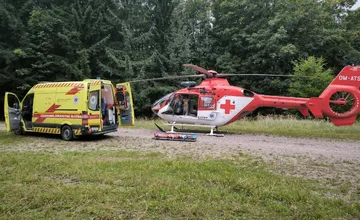 FOTO: Do Žiliny priletel pacient v kritickom stave. Muž po ťažkom záchvate stratil v lese vedomie