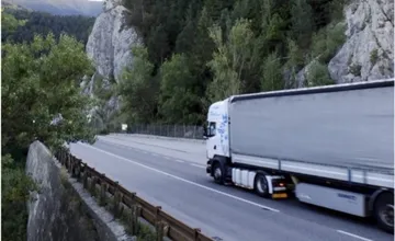 Na ceste pod Strečnom budú zalievať trhliny. Pripravte sa na obmedzenia
