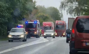 Na hlavnom ťahu pri Žiline sa zrazil kamión s autom, rátajte so zdržaním