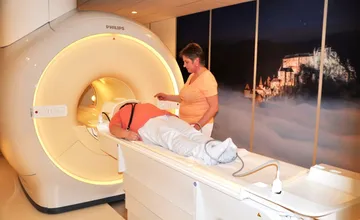 Na Orave opäť spustili magnetickú rezonanciu, no pacienti stále čakajú. V čom je problém?