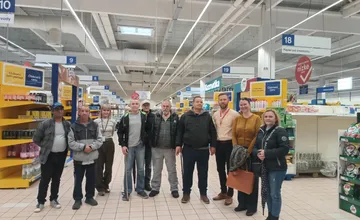 V Žiline dostali ľudia bez domova šancu na nový začiatok. Zamestná ich známy reťazec