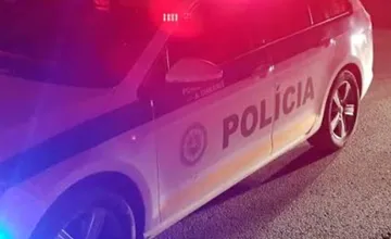 Opitá 21-ročná vodička havarovala pri Bytči. V aute boli ďalší mladí, spolujazdkyňa utrpela vážne zranenia