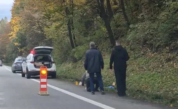 Telo, ktoré našli ležať vedľa cesty pri Žiline, patrilo 22-ročnému Lukášovi. Zrazilo ho auto?