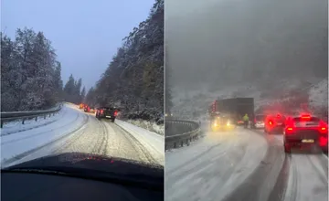 Prejazd cez Čertovicu komplikuje sneženie. Na ceste sa šmýkajú kamióny aj osobné autá