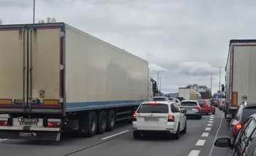 Doprava v Žiline kolabuje, lístky na vlak sa míňajú. Začali sa veľké presuny pred sviatkami