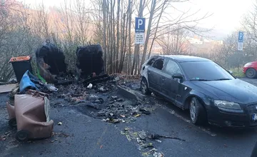 V Čadci cez sviatok zhoreli viaceré kontajnery, chytilo sa od nich aj auto. Boli podpálené?