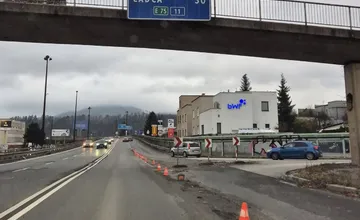 FOTO: Doprava v Žiline sa vracia do stavu spred troch rokov. Na Mostnej odstránili dočasné zvodidlá