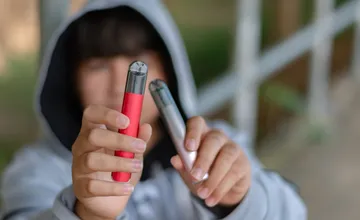 Každé štvrté dieťa a tínedžer si dokáže kúpiť výrobok na fajčenie, e-cigarety sú pre ne ešte dostupnejšie