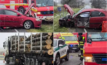 VIDEO: Kamión s drevom sa v Rudne zrazil s osobným autom, v ktorom ostal zakliesnený človek. Zranených je viac