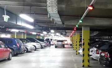 Parkovanie v žilinskom Auparku zdražie. Pribudla aj možnosť platby na rampe, má to však háčik