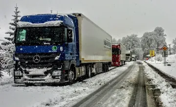 Po Slovensku sa vo vianočnej nálade šíri nečakaná ponuka kamionistov všetkých šoférom, toto sa len tak nevidí 