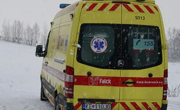 Ružomberskí študenti zachránili muža so zranenou hlavou a upratali zakrvavené schody