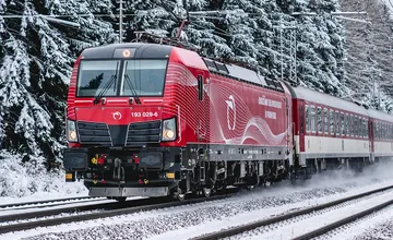 Vlakom pri Žiline to opäť nejde. Rýchlik nešťastne uviazol, meškanie presahuje 90 minút