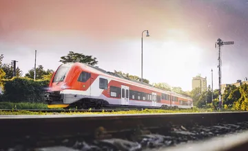 Budú zo Žiliny do Rajca premávať vlaky na batérie? Dopravca podpísal zmluvu za 144 miliónov!