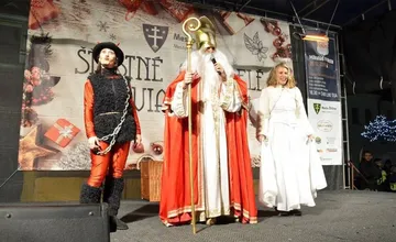 Vianočný stromček v Žiline rozsvieti Mikuláš. Za deťmi príde aj priamo do mestských častí