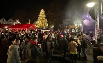 Silvester v Žiline bez ohňostroja aj svetelnej šou. Bohatý program doplnia iskrové fontány na pódiu