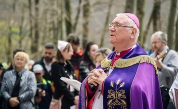 Žilinský biskup Tomáš Galis oslávil 75 rokov. Podľa cirkevného práva sa má zriecť úradu