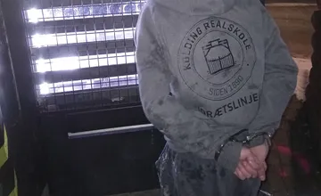 Mladý muž skončil rýchlo v putách. Krádež z automatu v centre Žiliny sa mu nevyplatila