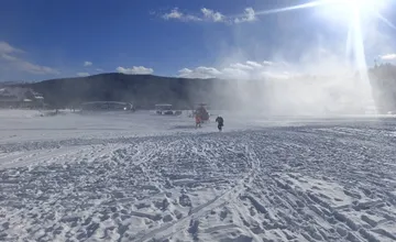 Turistke prišlo v noci zle, jej stav sa rýchlo zhoršoval. Na liptovskom salaši pristával vrtuľník