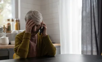 Slovensko opäť zasiahla vlna podvodných telefonátov, tentoraz volajú čísla s predvoľbou z Británie, dávajte si pozor