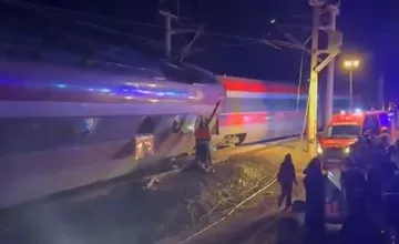 Na juhu Španielska sa zrazili dva vlaky, zomrelo pri tom najmenej 39 ľudí