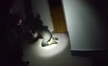 VIDEO: Do škôlky v Lietave sa vlámal 37-ročný Kysučan. Pred políciou sa schoval, takto ho zadržali